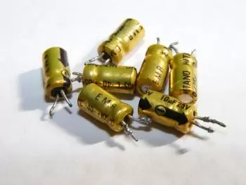 Principle and application of a  capacitor: types and uses