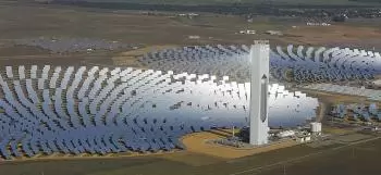 What is a solar thermal power plant? How does it work?
