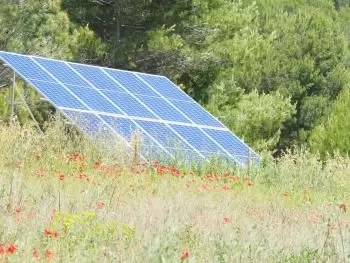 Difference between solar thermal and photovoltaic energy